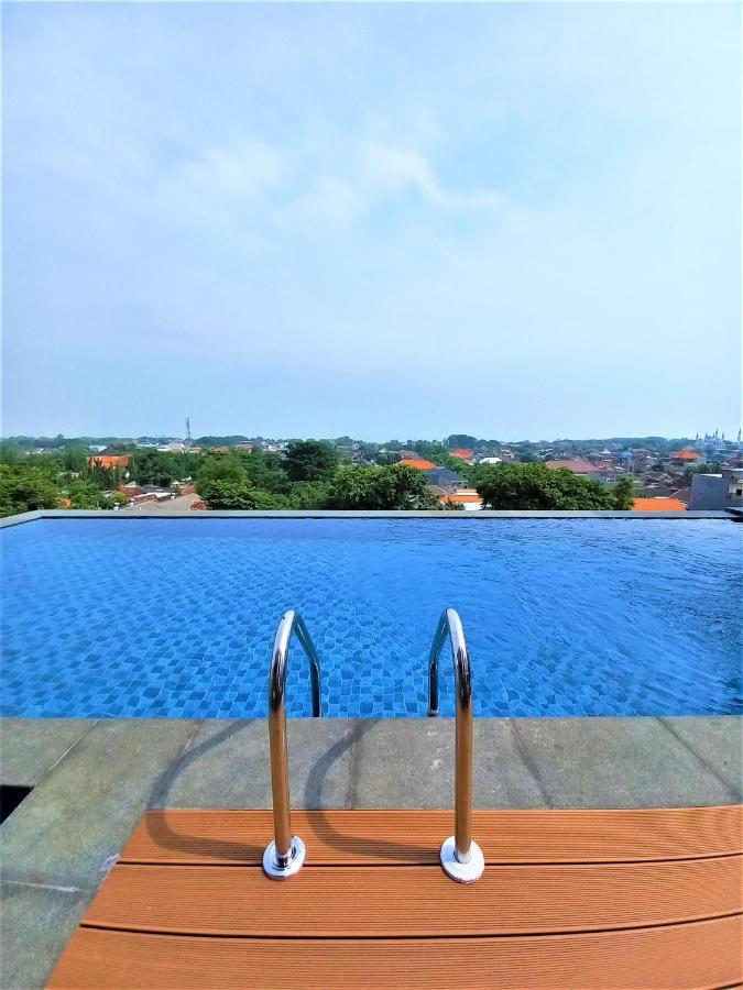 Front One King Hotel Tuban Tuban  Εξωτερικό φωτογραφία