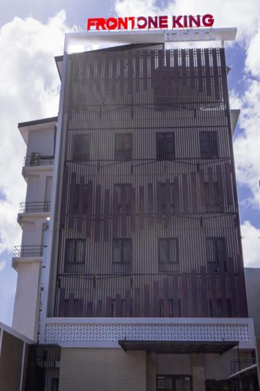 Front One King Hotel Tuban Tuban  Εξωτερικό φωτογραφία