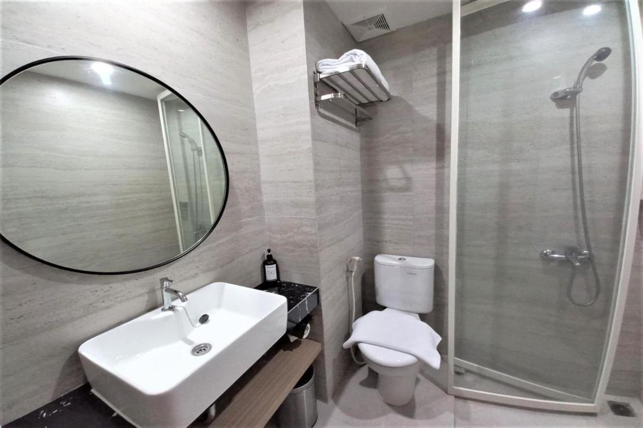 Front One King Hotel Tuban Tuban  Εξωτερικό φωτογραφία
