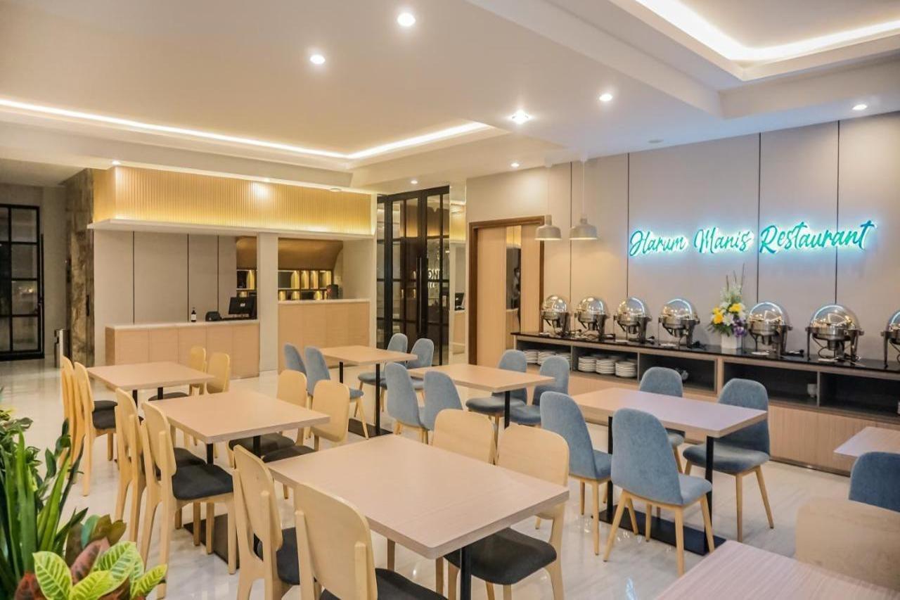 Front One King Hotel Tuban Tuban  Εξωτερικό φωτογραφία