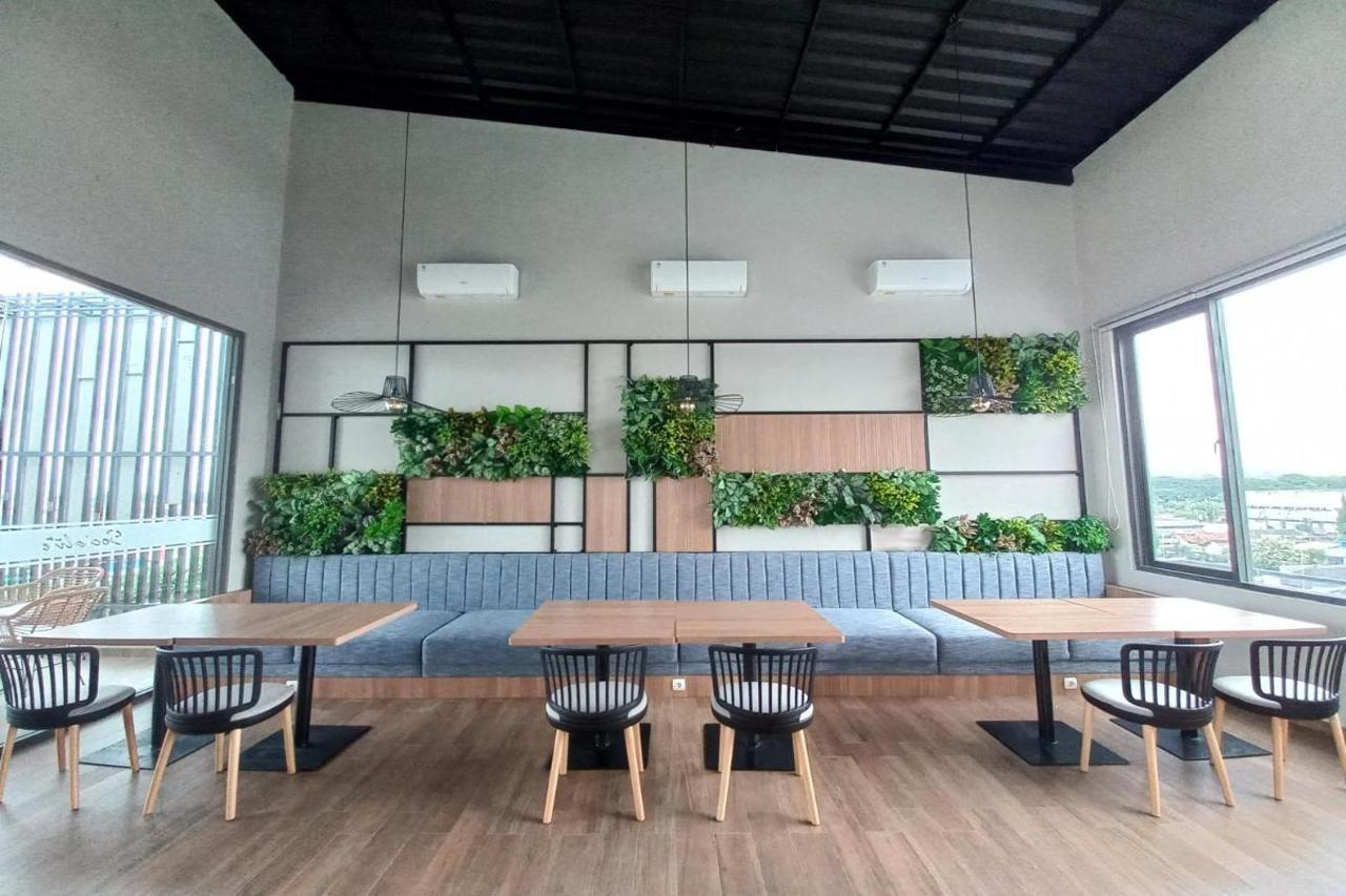 Front One King Hotel Tuban Tuban  Εξωτερικό φωτογραφία