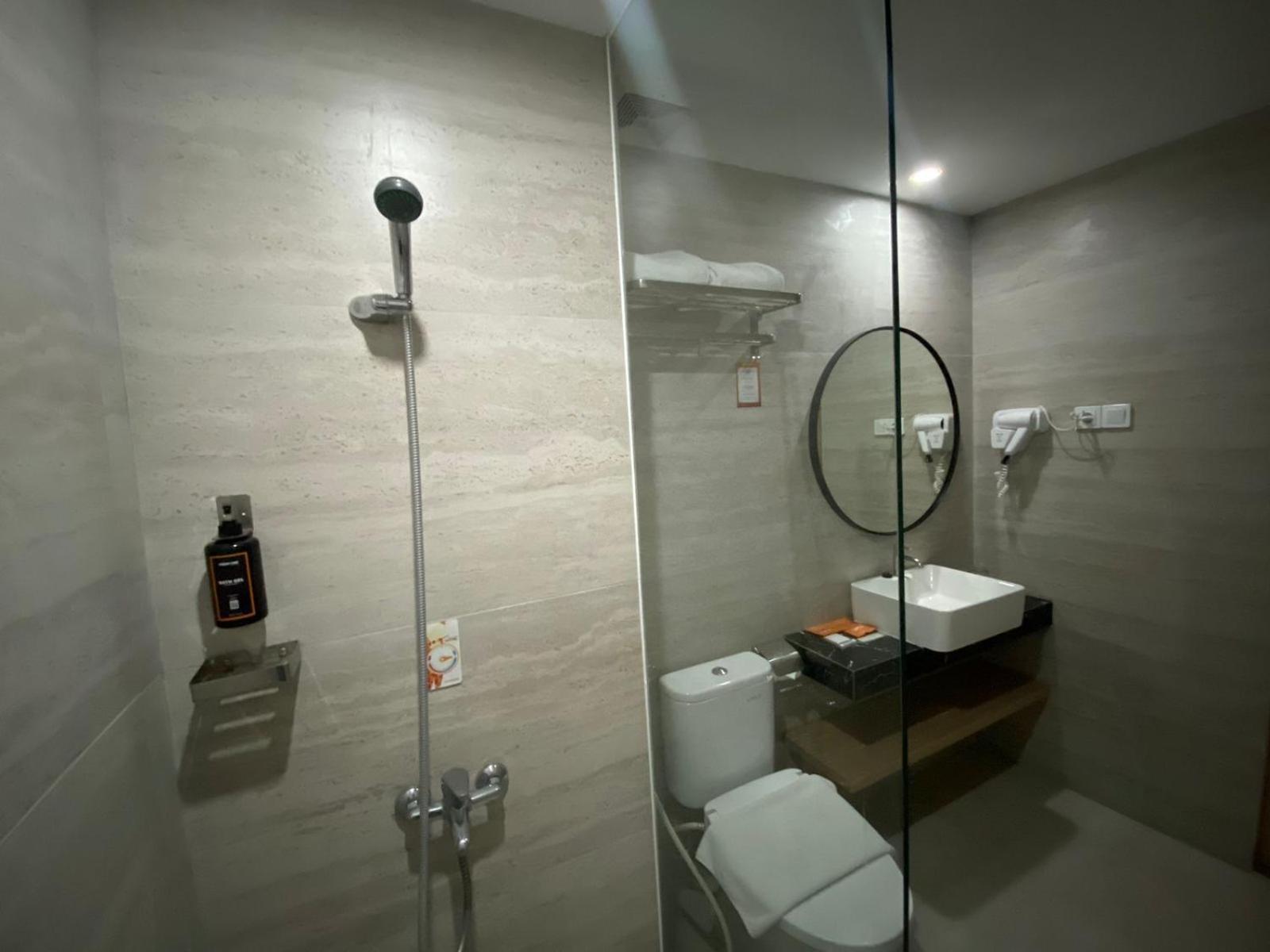 Front One King Hotel Tuban Tuban  Εξωτερικό φωτογραφία